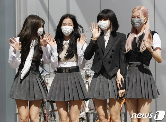 Ghi hình cho show “Knowing Bros”, BLACKPINK khiến netizen náo loạn vì điều này ảnh 2
