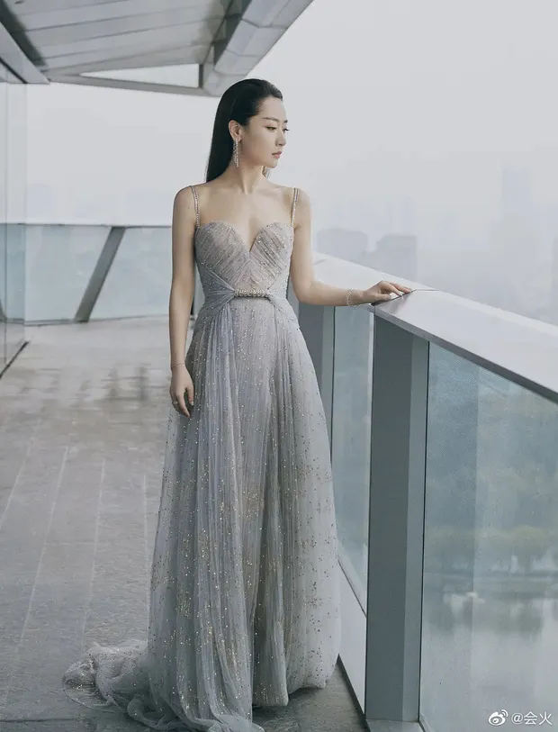 Mặc đồ nhái bị "bóc phốt" đã đành, hóa ra ngay cả mặc váy xa xỉ cũng có thể gặp họa ảnh 6