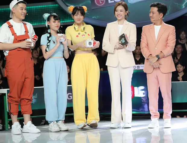 Netizen cạn lời khi nghe TikToker Lê Bống thanh minh về bộ đồ khiến khán giả phải đỏ mặt ảnh 1