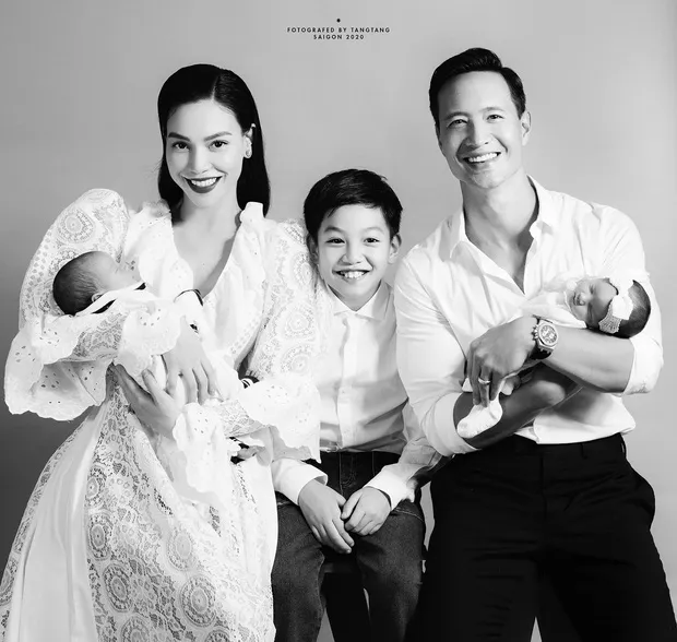 Hồ Ngọc Hà khoe ảnh gia đình hạnh phúc mà netizen chỉ thắc mắc về nhan sắc “mẹ bỉm sữa“ ảnh 1