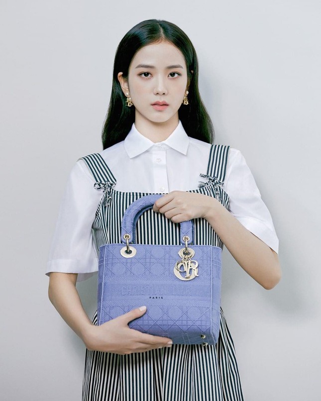 Cùng là “nàng thơ Dior” nhưng Triệu Lệ Dĩnh và Jisoo (BLACKPINK) lại hiếm khi đụng hàng ảnh 3