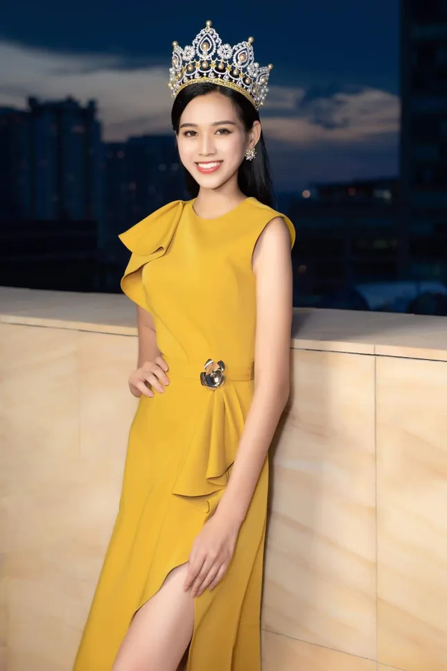 Những kiểu váy tôn vóc dáng cực phẩm của Đỗ Thị Hà, riêng 2 mẫu này Hoa Hậu cần né xa ảnh 9