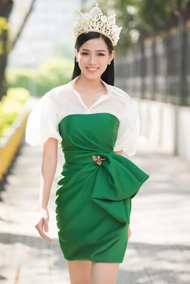 Những kiểu váy tôn vóc dáng cực phẩm của Đỗ Thị Hà, riêng 2 mẫu này Hoa Hậu cần né xa ảnh 4