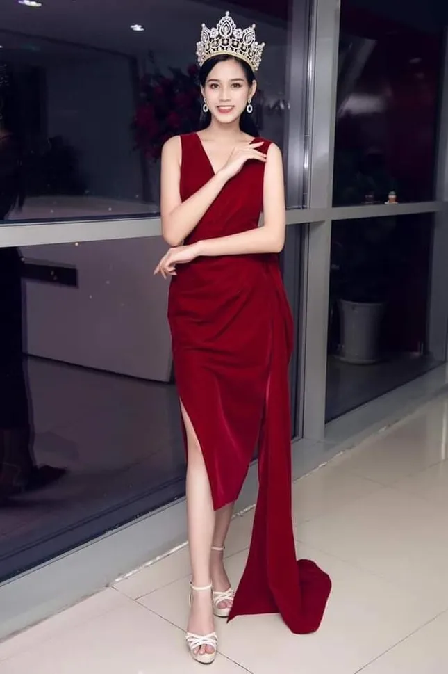 Những kiểu váy tôn vóc dáng cực phẩm của Đỗ Thị Hà, riêng 2 mẫu này Hoa Hậu cần né xa ảnh 5