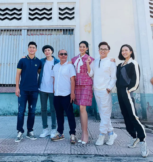 Những kiểu váy tôn vóc dáng cực phẩm của Đỗ Thị Hà, riêng 2 mẫu này Hoa Hậu cần né xa ảnh 3