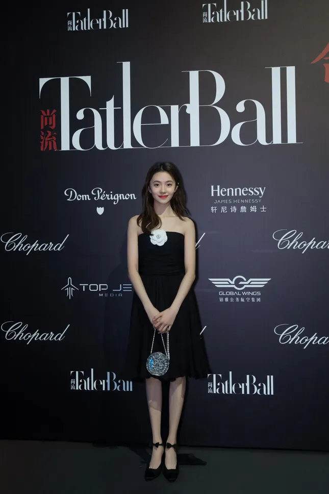 Nhìn Jennie đụng hàng váy Chanel với “Mưu nữ lang” mới thấy “quan trọng vẫn là thần thái” ảnh 3