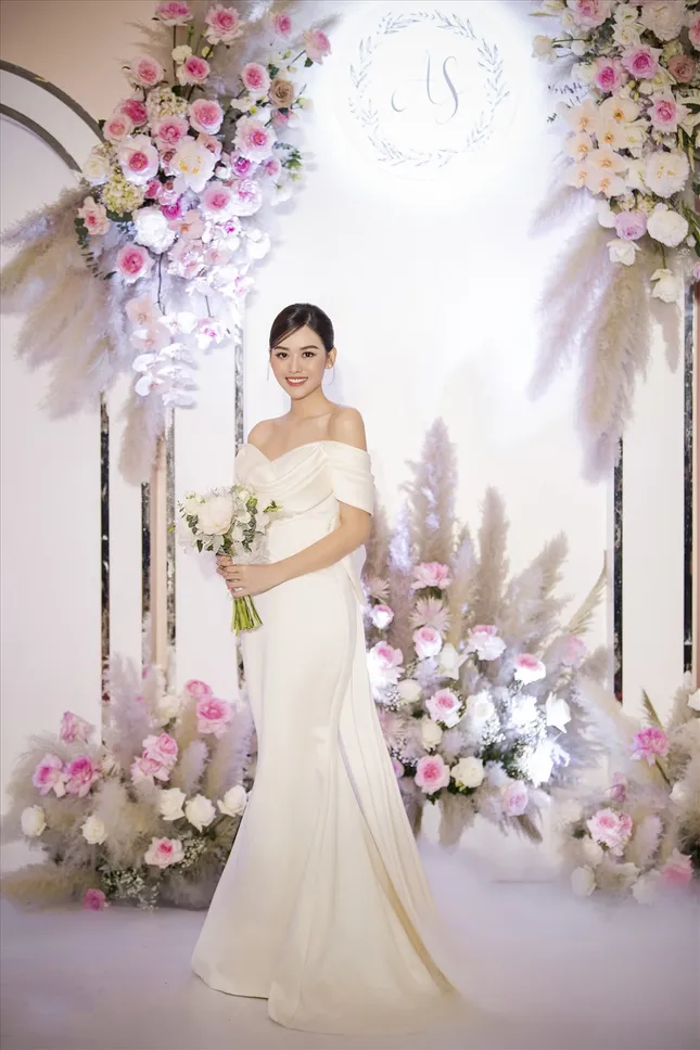 Á hậu Tường San khoe thêm ảnh cưới: Váy đã đẹp, dung nhan cô dâu còn kiều diễm hơn nữa ảnh 4