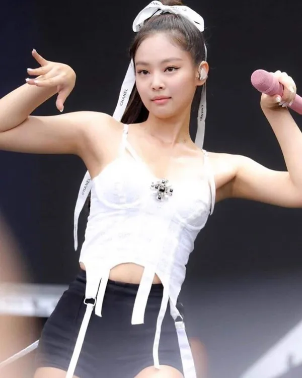 “Bắt trend” buộc tóc như Jennie (BLACKPINK), nhan sắc Nhã Phương thăng hạng đáng kể ảnh 4