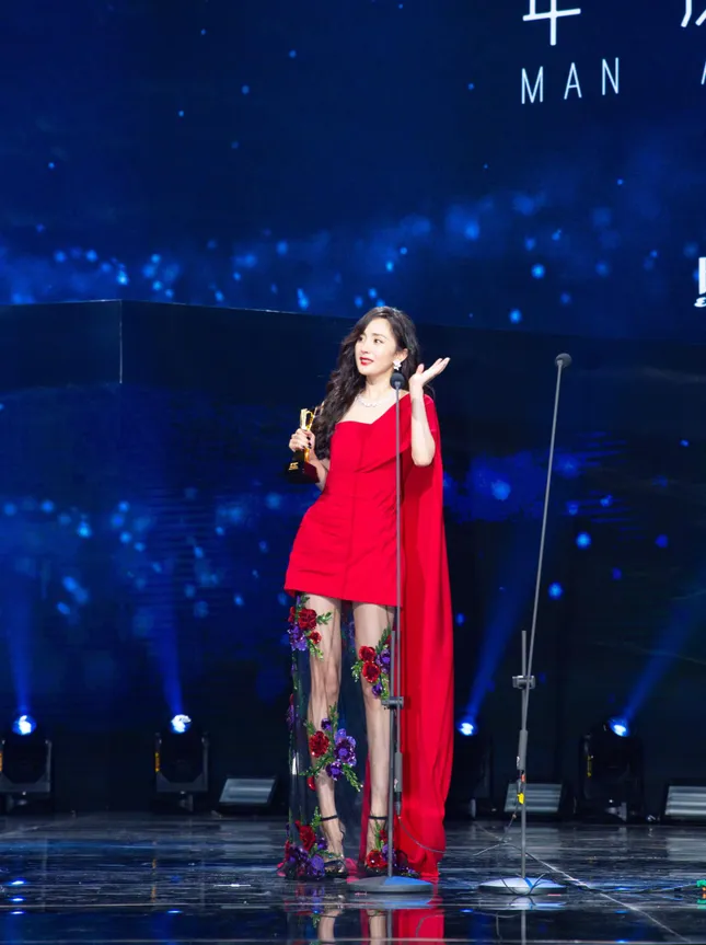Đến Dương Mịch cũng có ngày sụt giảm phong độ: Từ váy áo đến trang điểm đều “hết hồn” ảnh 5