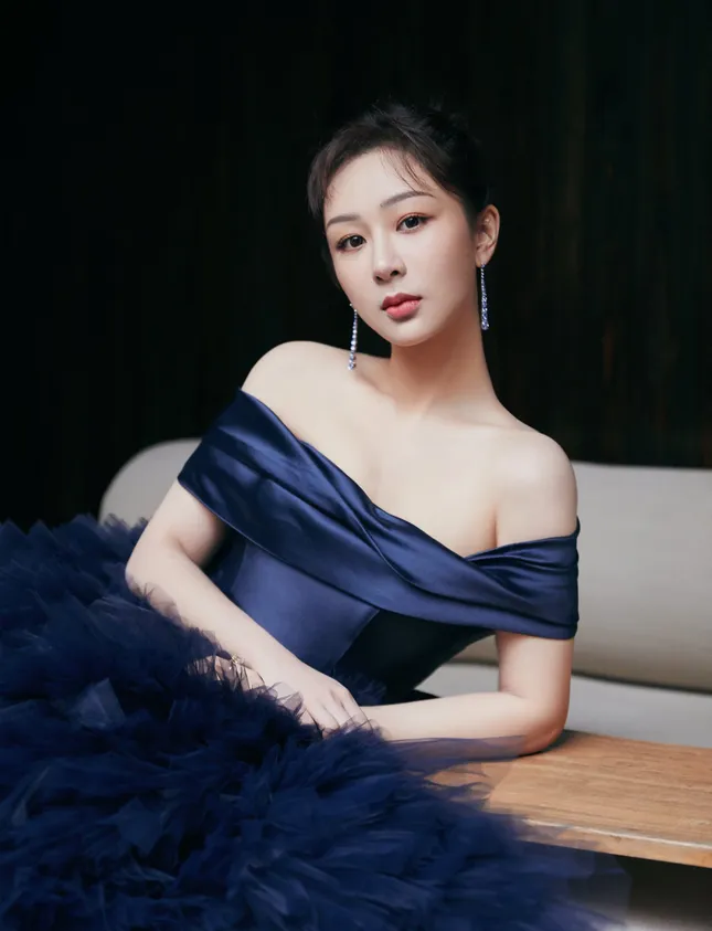 Chưa rút kinh nghiệm sau váy Công Trí, Dương Tử lại tự “dìm hàng” do chọn sai trang phục ảnh 2