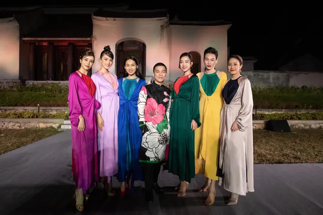 Sự thực phũ phàng sau bộ ảnh lung linh của Hoa hậu Mỹ Linh và Tiểu Vy tại Yên Tử ảnh 5