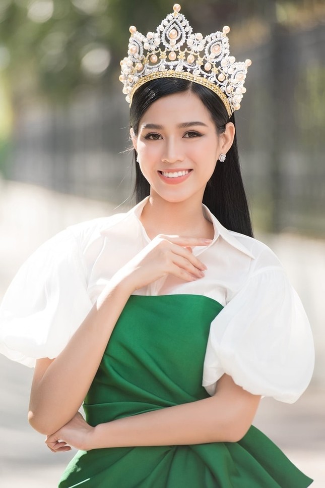 Chỉ cần đổi cách trang điểm, Hoa hậu Đỗ Thị Hà đã thăng hạng nhan sắc đến khó nhận ra ảnh 3