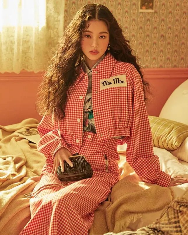 Yoona và Jang Won Young cùng trở thành “đại sứ Miu Miu”: Chị đại hay em út tỏa sáng hơn? ảnh 5