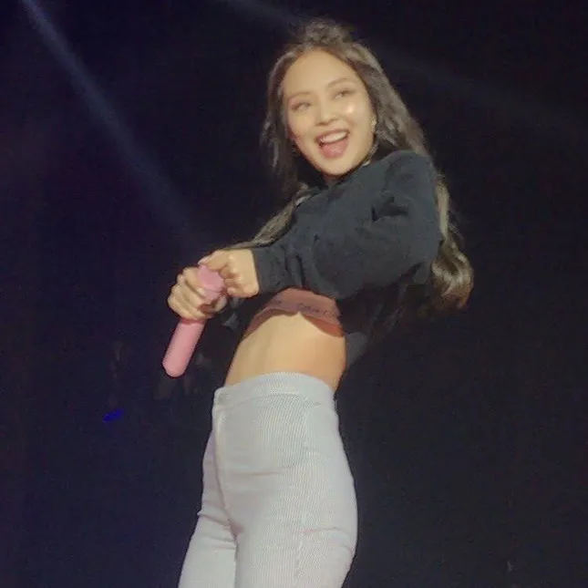 Ngất ngây với loạt ảnh không chỉnh sửa của Jennie: Đúng là “đẹp như búp bê sống” ảnh 4