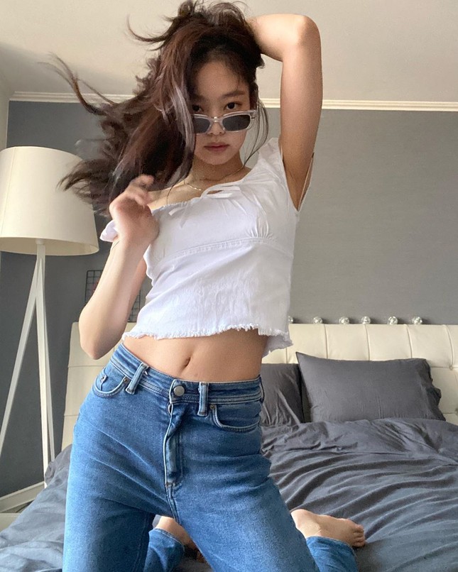 Netizen giật mình khi "bóc giá" giường ngủ của Jennie (BLACKPINK): Giàu vậy ai chơi lại! ảnh 3