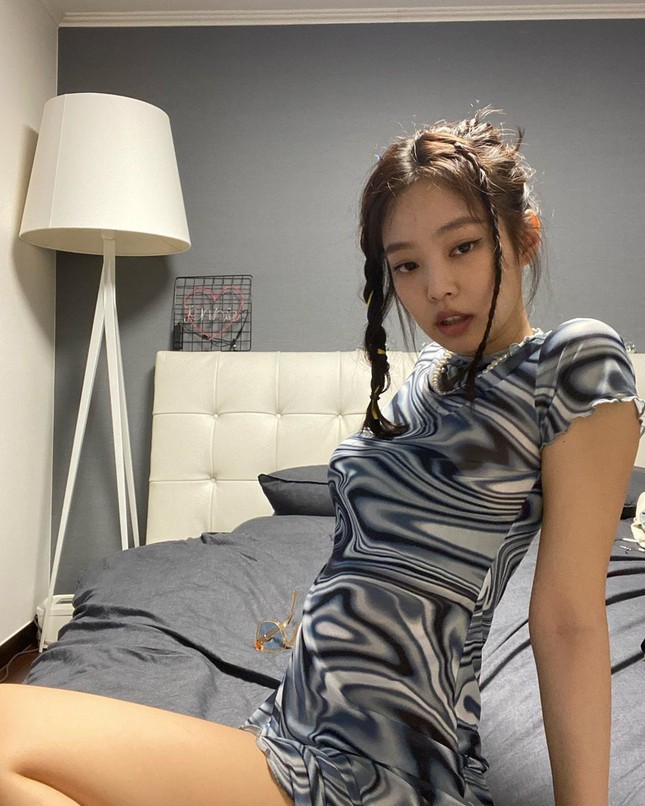 Netizen giật mình khi "bóc giá" giường ngủ của Jennie (BLACKPINK): Giàu vậy ai chơi lại! ảnh 2