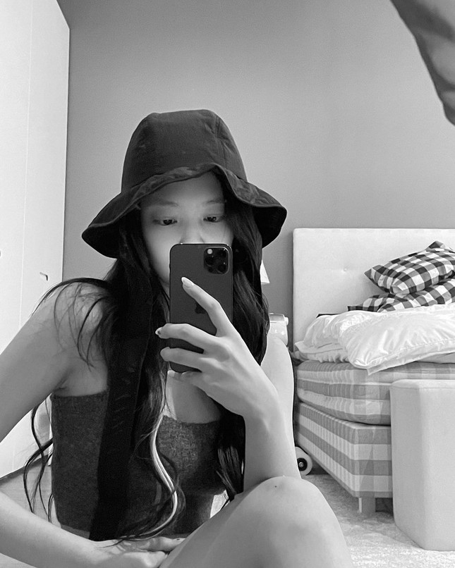Netizen giật mình khi "bóc giá" giường ngủ của Jennie (BLACKPINK): Giàu vậy ai chơi lại! ảnh 7