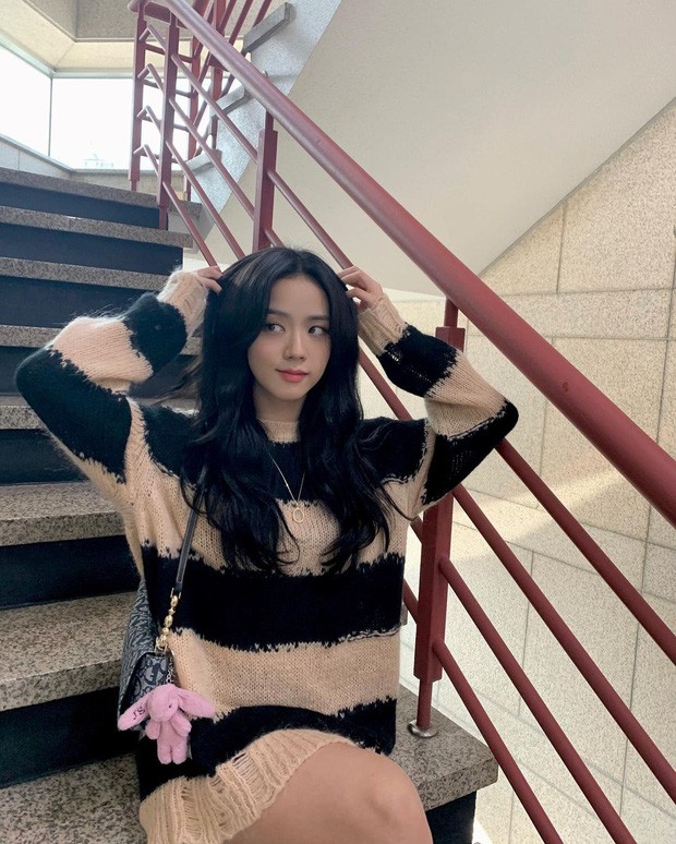 SooYoung hai lần đụng hàng Jisoo: Đẳng cấp của SNSD và BLACKPINK đúng “đỉnh của chóp” ảnh 2