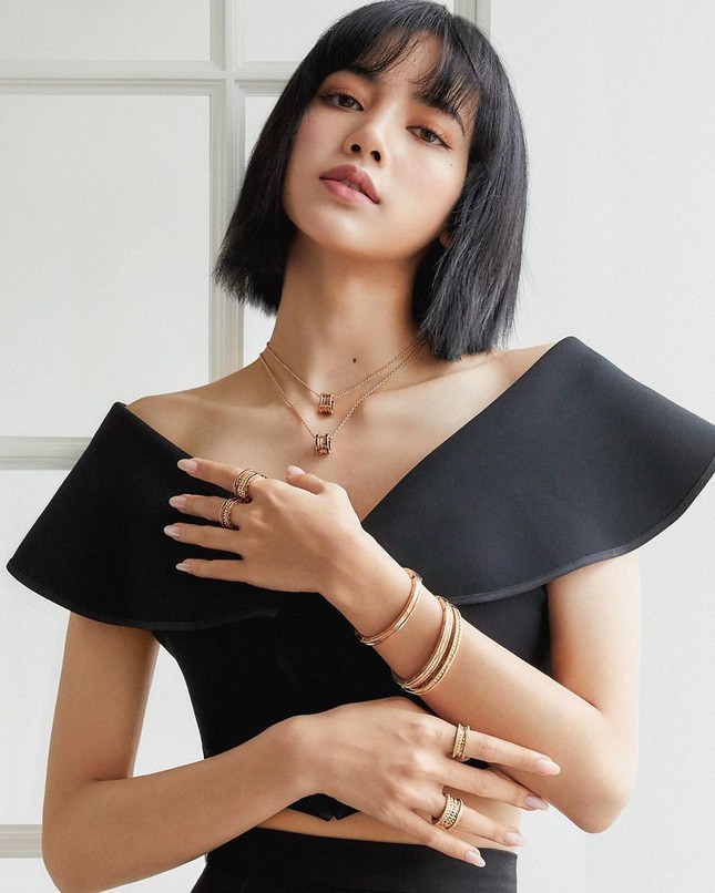 Ngắm BLACKPINK quảng cáo đồ trang sức: Từ nữ tổng tài đến cô nàng cá tính đều cân được hết ảnh 8