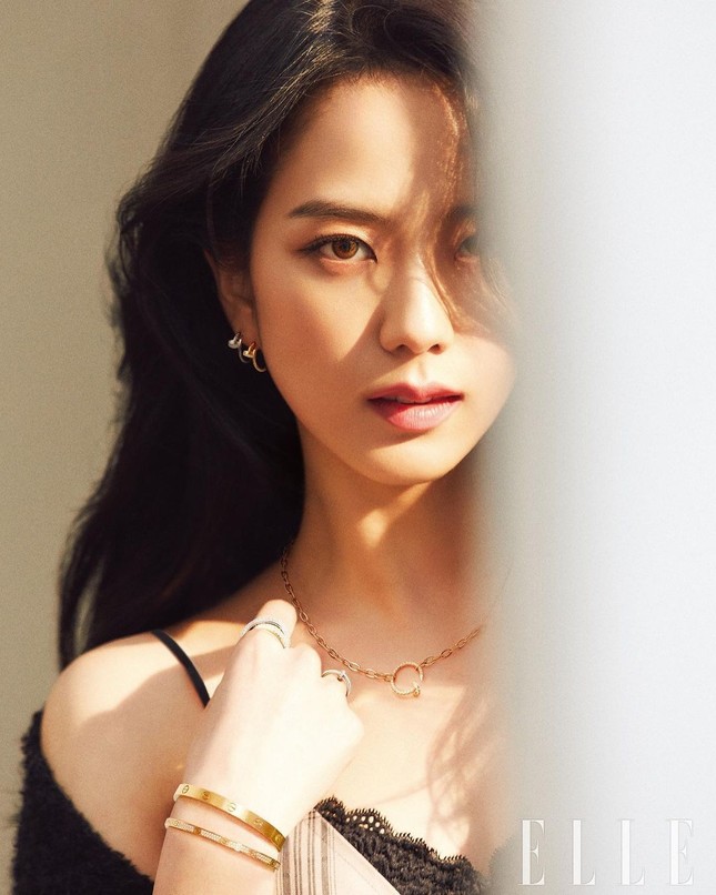 Ngắm BLACKPINK quảng cáo đồ trang sức: Từ nữ tổng tài đến cô nàng cá tính đều cân được hết ảnh 3