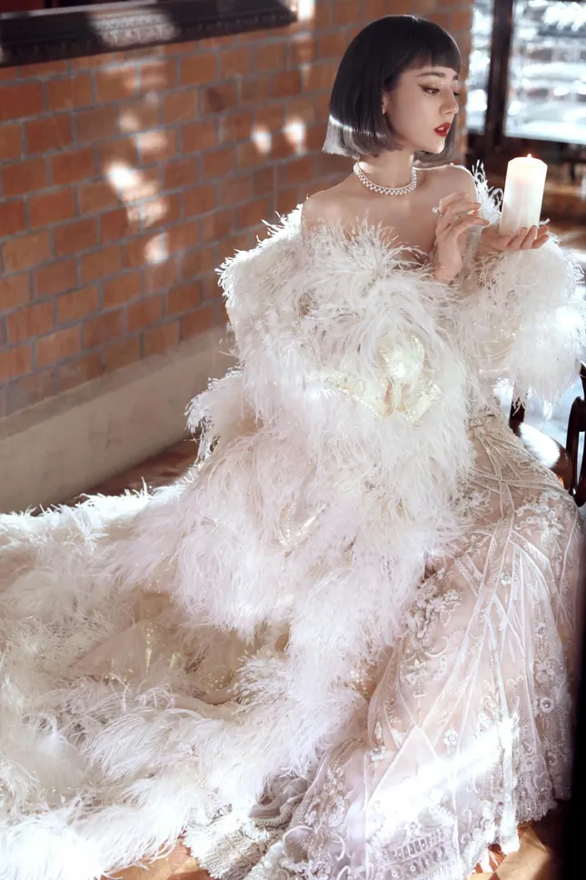 Hiếm hoi lắm Địch Lệ Nhiệt Ba mới chịu cảnh kém sắc trên thảm đỏ vì chọn nhầm tạo hình ảnh 2