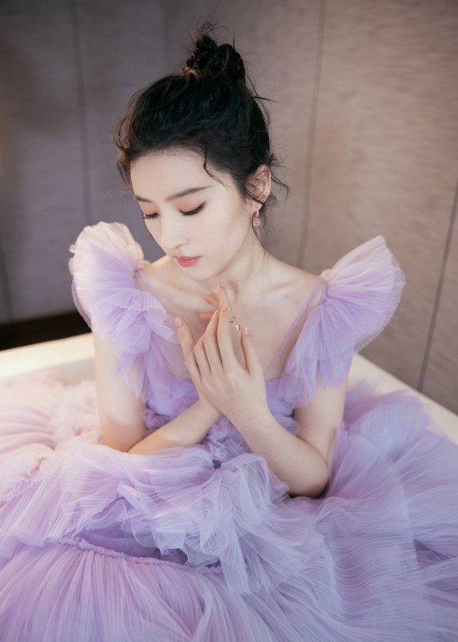 Lạ kỳ như Lưu Diệc Phi, cứ giảm cân là được công nhận “đẹp như thần tiên tỷ tỷ” ảnh 8