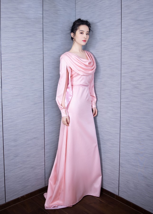 Lạ kỳ như Lưu Diệc Phi, cứ giảm cân là được công nhận “đẹp như thần tiên tỷ tỷ” ảnh 4
