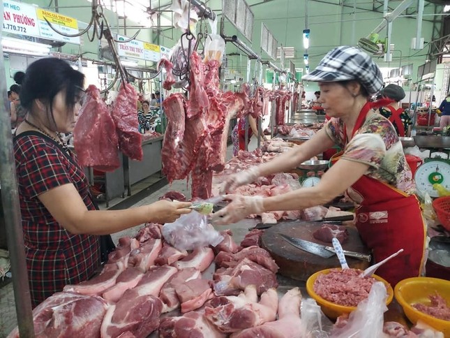 Doanh nghiệp đồng loạt giảm giá lợn hơi từ 1/4 ảnh 1