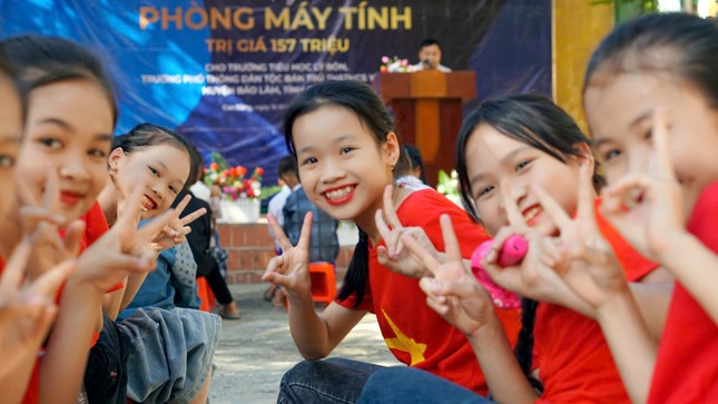 Trao phòng máy tính cho học sinh vùng khó khăn tỉnh Cao Bằng ảnh 7