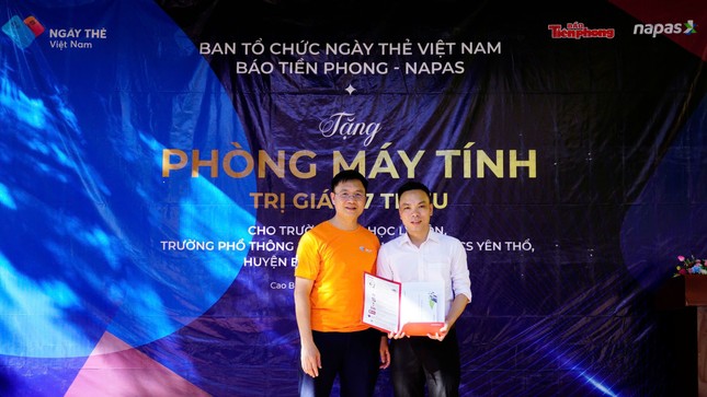 Trao phòng máy tính cho học sinh vùng khó khăn tỉnh Cao Bằng ảnh 4