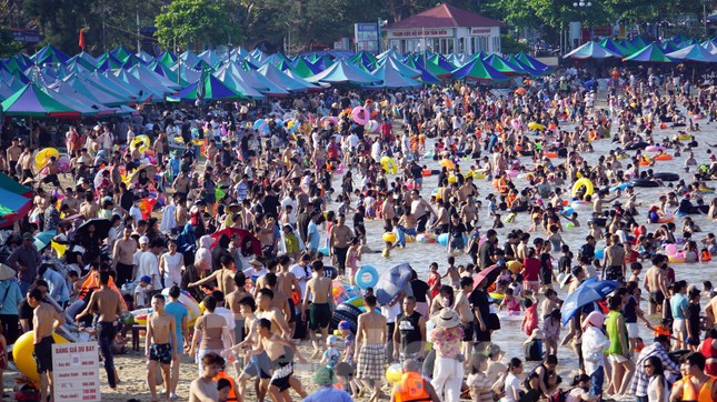 Lý do du khách đổ xô đến Quảng Ninh, Hải Phòng dịp 30/4 ảnh 3