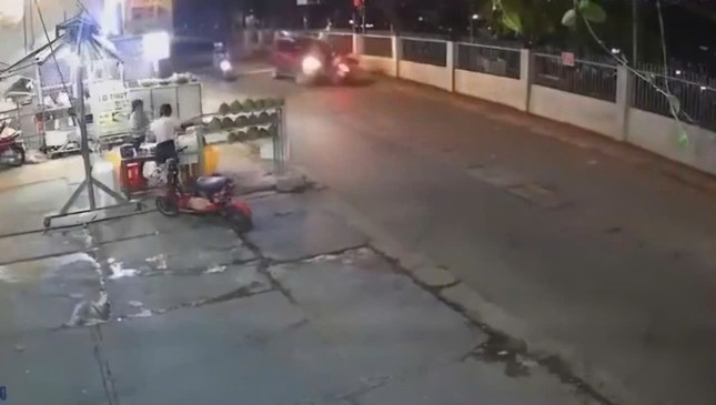 Ô tô tông loạt xe máy ở Đồng Nai, nhiều người bị thương ảnh 1