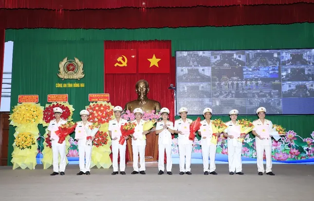 Công bố quyết định của Bộ trưởng Bộ Công an về công tác cán bộ ảnh 1