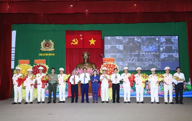 Công bố quyết định của Bộ trưởng Bộ Công an về công tác cán bộ ảnh 3