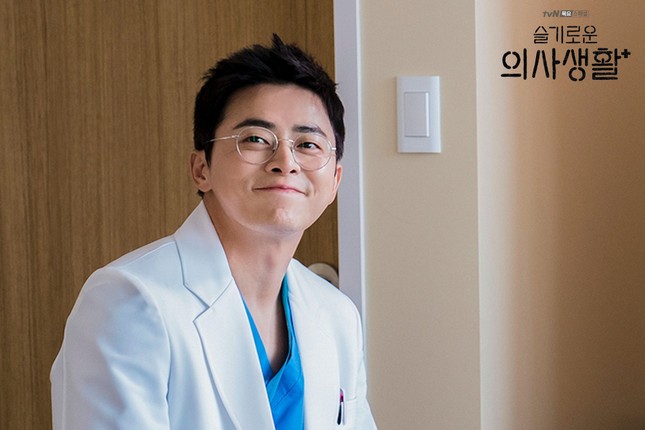 “Hospital Playlist” - Sự kết hợp cực đáng xem giữa dòng phim bác sĩ và “Reply 1988“ ảnh 2