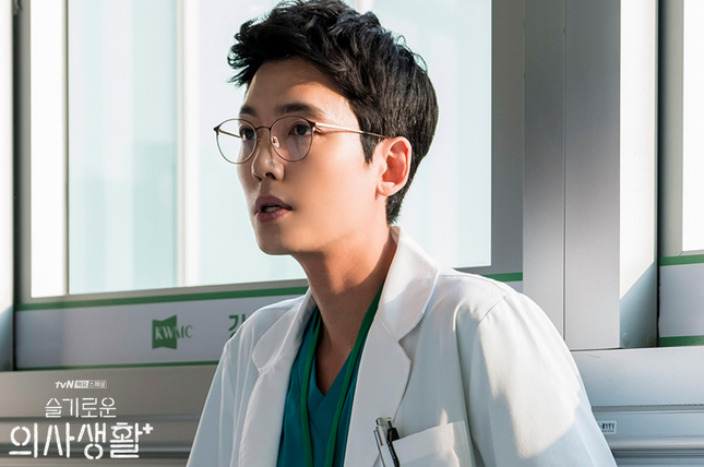 “Hospital Playlist” - Sự kết hợp cực đáng xem giữa dòng phim bác sĩ và “Reply 1988“ ảnh 4