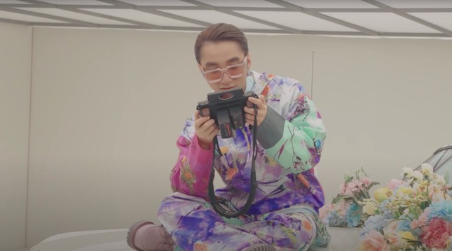Sơn Tùng M-TP tiết lộ ý nghĩa những đạo cụ phía sau hậu trường MV “Có Chắc Yêu Là Đây” ảnh 3