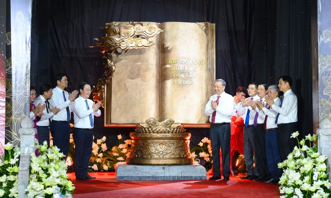 Bí thư Nghệ An cảm ơn lãnh đạo Đảng, Nhà nước, cơ quan trung ương, địa phương về tổ chức Lễ hội Làng Sen ảnh 3