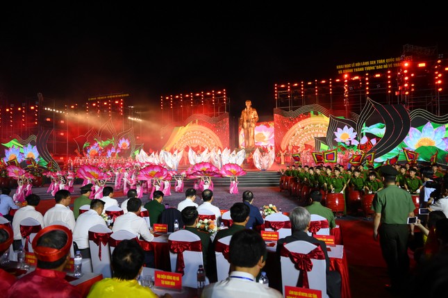 Bí thư Nghệ An cảm ơn lãnh đạo Đảng, Nhà nước, cơ quan trung ương, địa phương về tổ chức Lễ hội Làng Sen ảnh 2