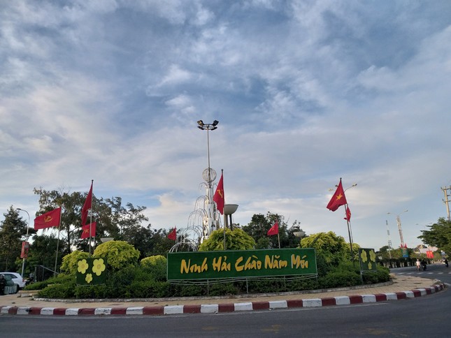 ‘Bé hạt tiêu’ một mình vượt 1.000km về quê ăn Tết ảnh 6
