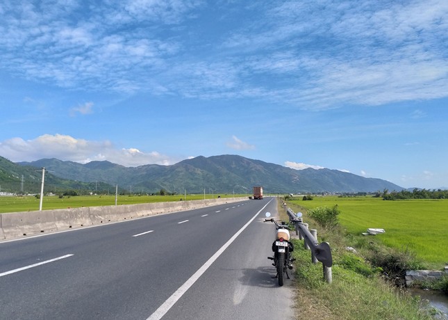 ‘Bé hạt tiêu’ một mình vượt 1.000km về quê ăn Tết ảnh 4