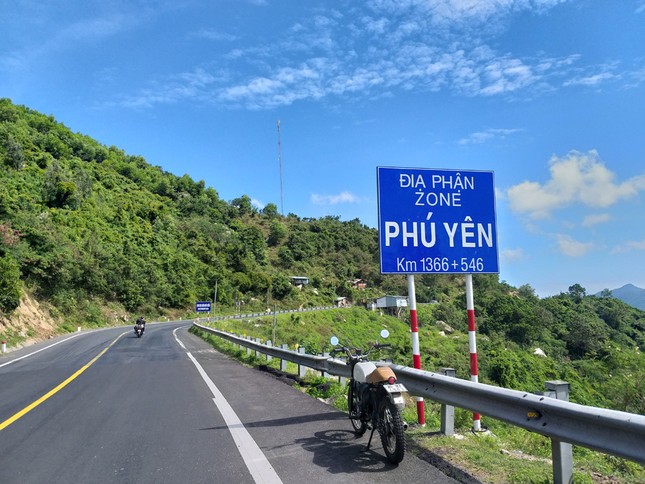 ‘Bé hạt tiêu’ một mình vượt 1.000km về quê ăn Tết ảnh 1