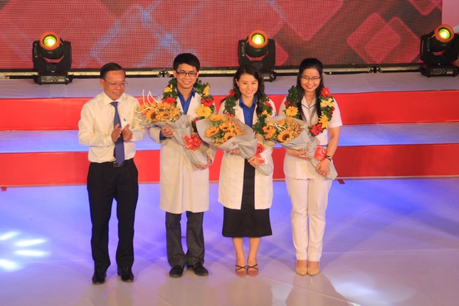 TPHCM tuyên dương 37 thầy thuốc trẻ tiêu biểu ảnh 2