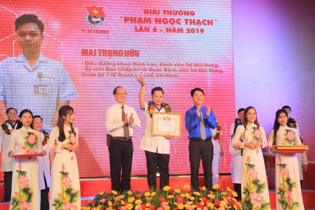 TPHCM tuyên dương 37 thầy thuốc trẻ tiêu biểu ảnh 5