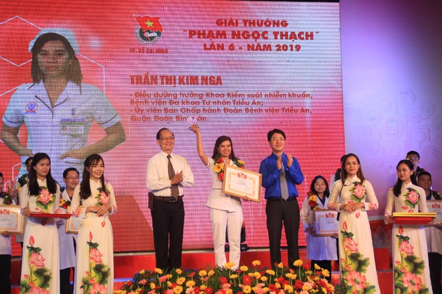 TPHCM tuyên dương 37 thầy thuốc trẻ tiêu biểu ảnh 7