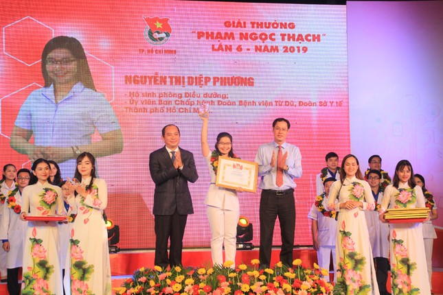 TPHCM tuyên dương 37 thầy thuốc trẻ tiêu biểu ảnh 8