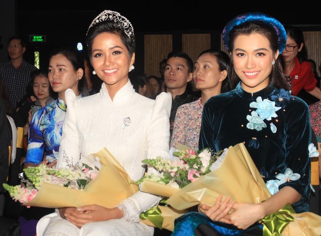 H'Hen Niê: 'Sử dụng hết năng lượng để quảng bá hình ảnh áo dài' ảnh 2