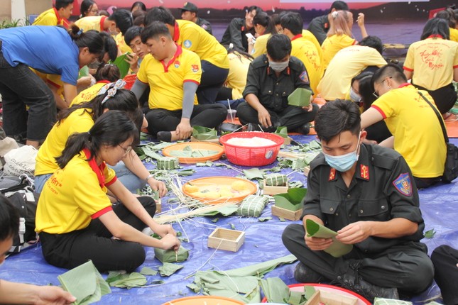 'Xuân yêu thương' tặng quà Tết cho người dân có hoàn cảnh khó khăn ảnh 6