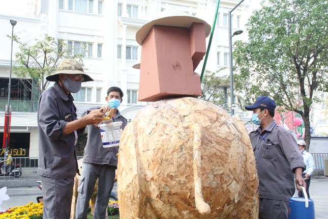 Đường hoa Nguyễn Huệ mở cửa đón khách từ sáng 10/2, yêu cầu không bỏ khẩu trang chụp hình, selfie ảnh 8