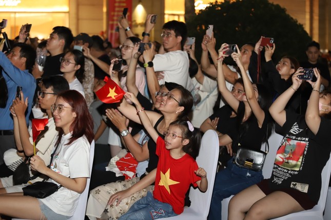 Mãn nhãn màn trình diễn công nghệ 3D &apos;Sắc màu thành phố Bác&apos; ảnh 23